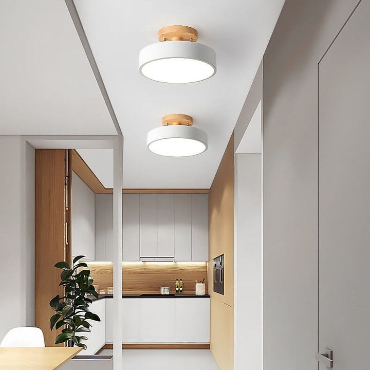 Moderne rund LED taklampe i nordisk design; energieffektiv belysning for stue eller soverom.