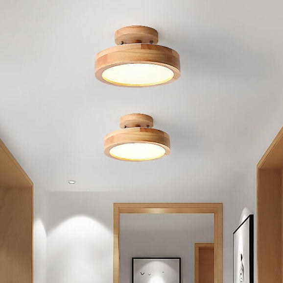 Nordisk inspirert, rund taklampe. Varm LED-belysning gir en hyggelig atmosfære; passer alle rom.