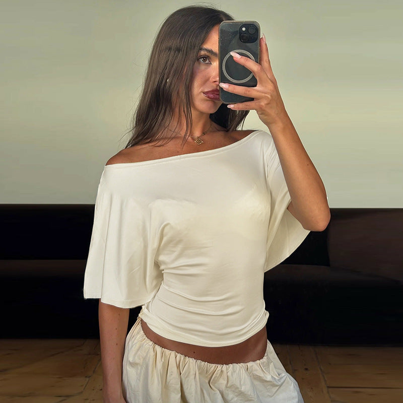 Elegant one-shoulder topp for damer. Stilren og moderne overdel, perfekt til både fest og hverdag.