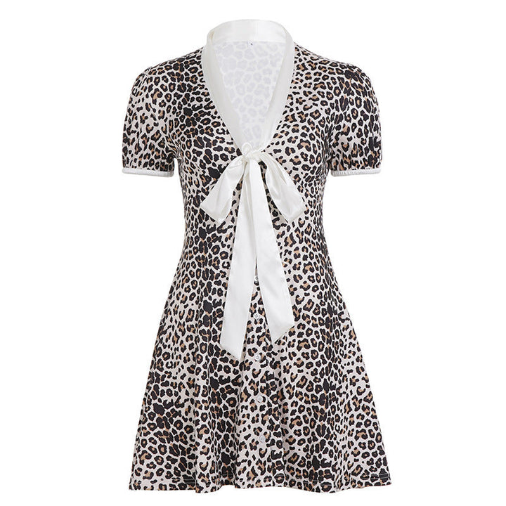Luksuriøs dame morgenkåpe i grått og brunt dyreprint. Komfortabel og elegant kimono nattkjole.