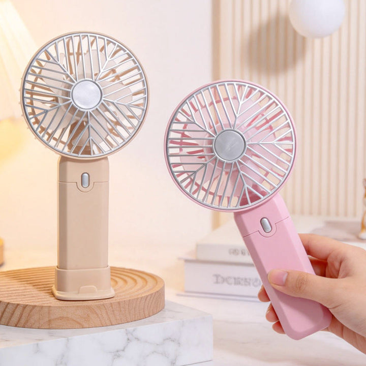 Kraftig, men stillegående bærbar vifte i rosa. Essensiell for sommer og varme dager.