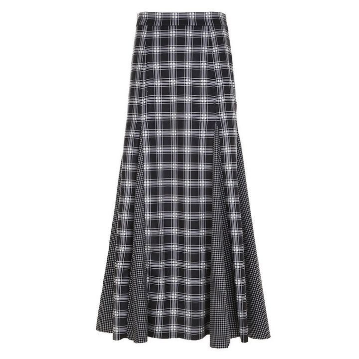 Tidløst rutete maxiskjørt for kvinner med diskret splitt. Klassisk design som passer enhver garderobe.