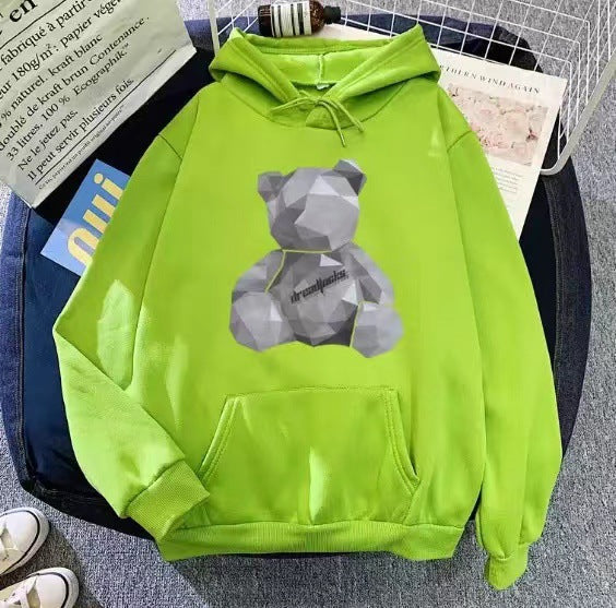 Nyeste trend: Dame hettegenser med iøynefallende polygon bjørn design, et must for mote.