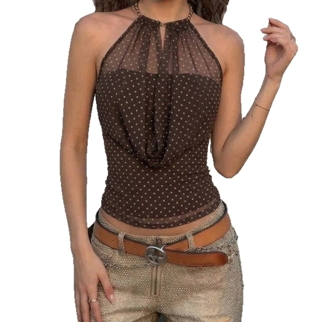 Brun halterneck festtopp for dame med gjennomsiktige detaljer og pene prikker. Trendy og elegant sommermote.