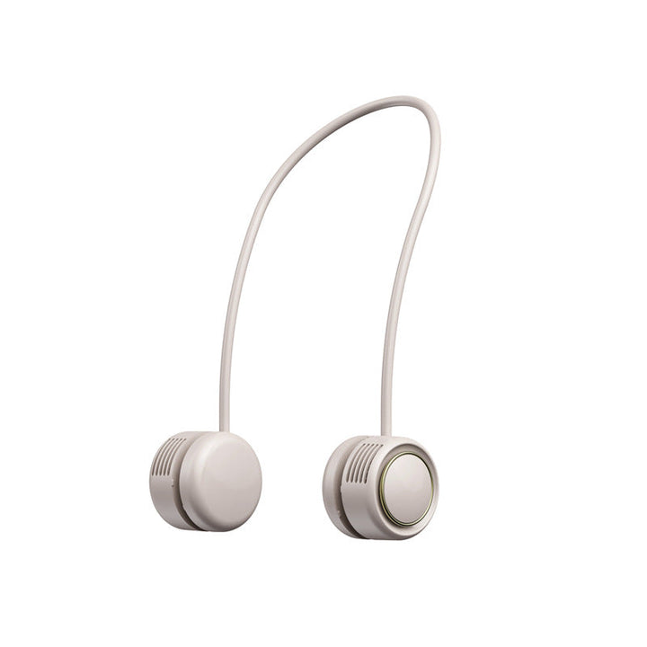 Kvinne nyter musikk med fleksibel bærbar Bluetooth nakkehøyttaler for overlegen trådløs lyd.