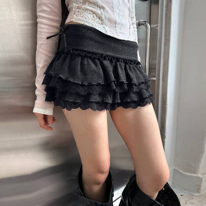 Elegant dame volangskjørt i blonder med elastisk midje. Perfekt sommerskjørt for kvinner med stil.