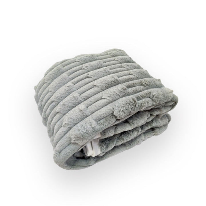 Elegant grått kosepledd med strukturert overflate, flott dekorasjon for moderne stuer og soverom.