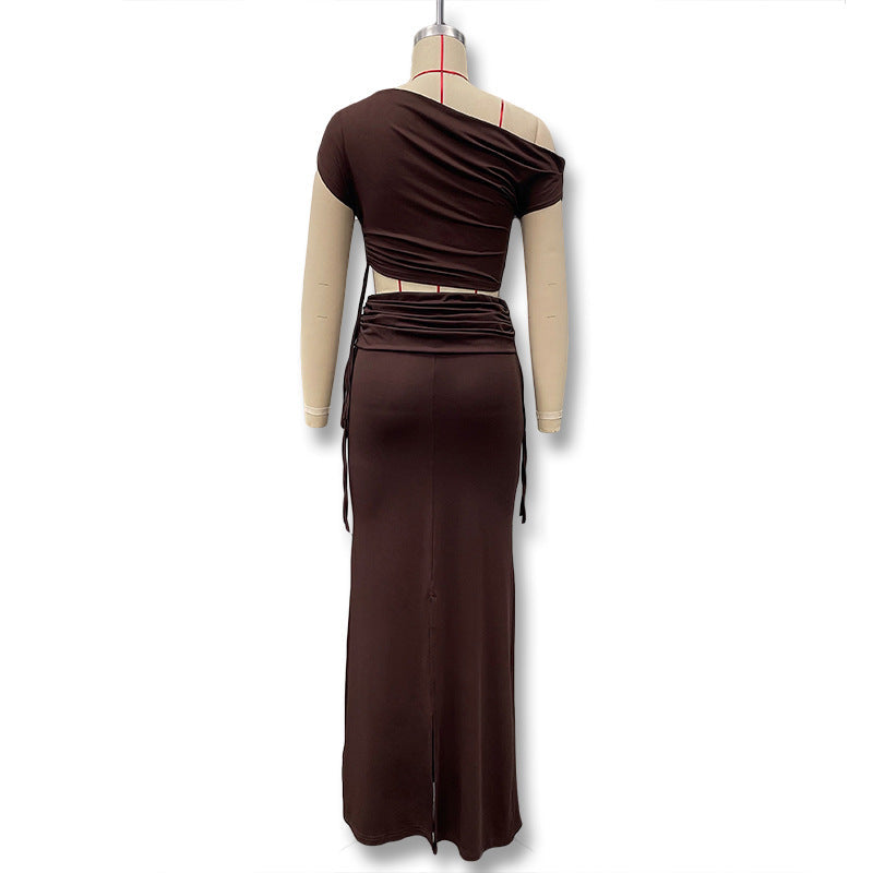 Elegant brun damekjole, langermet maxikjole med asymmetrisk snitt for fest, formell bruk eller kvinners mote.