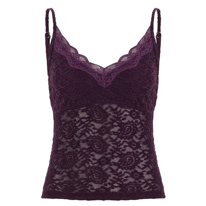 Trendy lilla dame cami topp. Har en elegant spiss V-hals og praktiske justerbare stropper. Ideell for hverdagsbruk.
