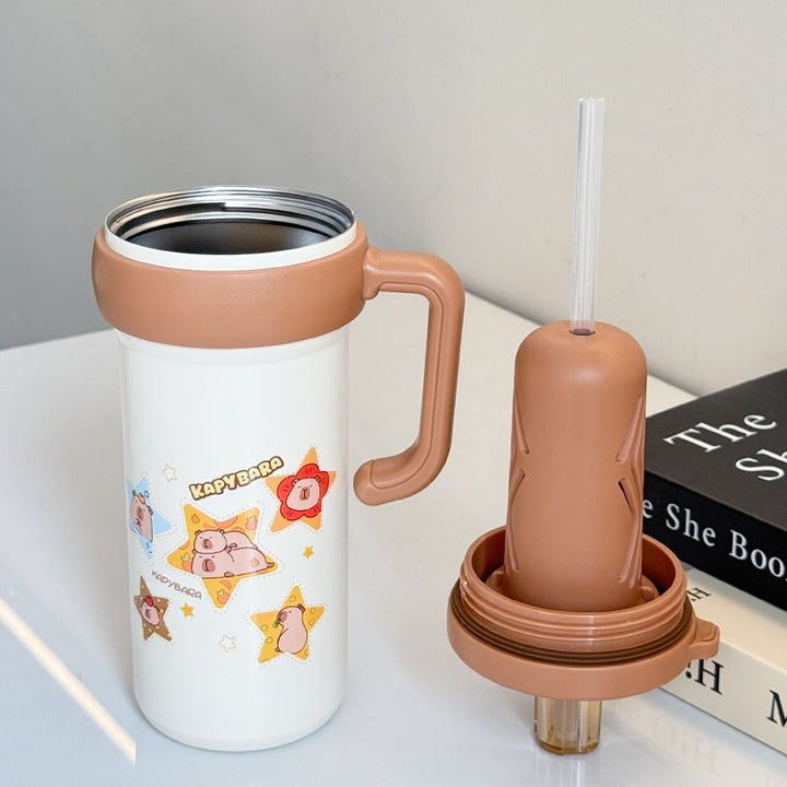 Elegant isolert drikkeflaske 700ml i moderne design med praktisk sugerør for daglig bruk.
