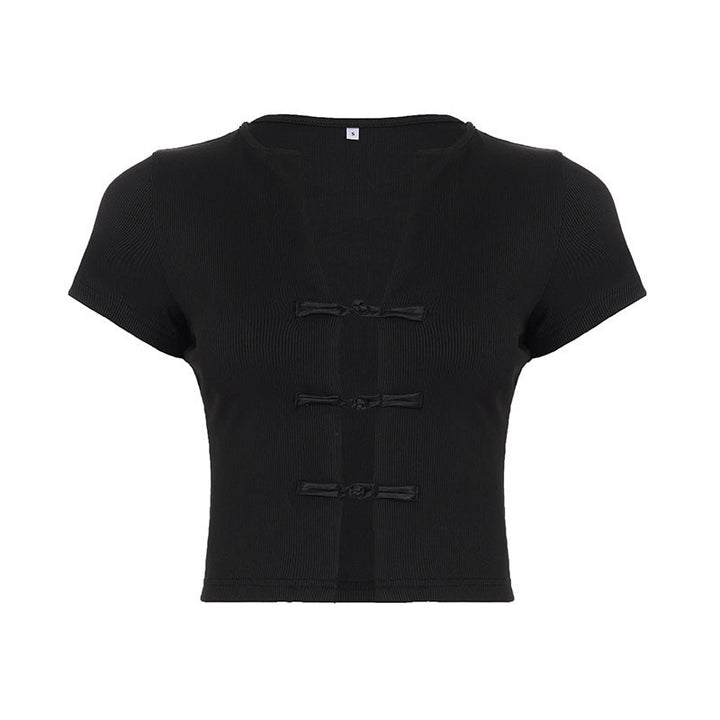 Kortermet festtopp for kvinner med elegante knapper, et stilrent plagg for sesongens mote.