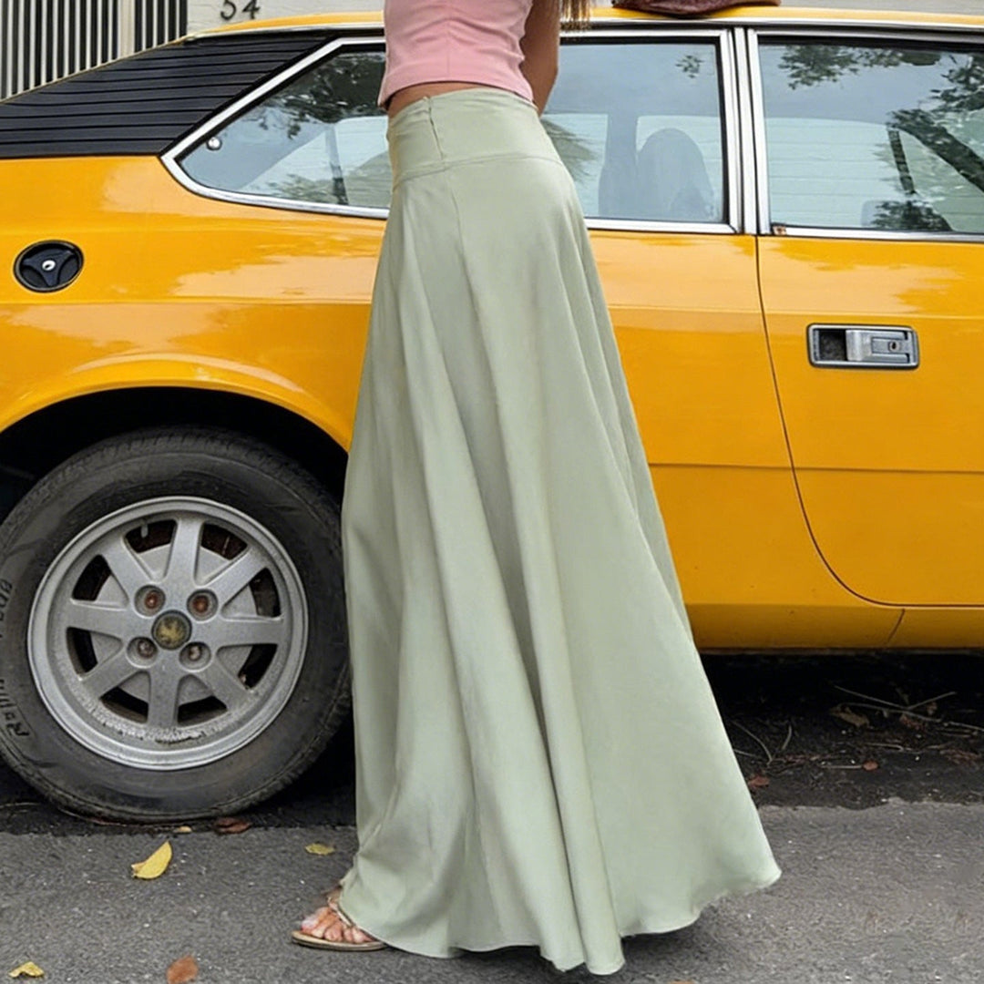Allsidig grønt dame maxiskjørt med flytende snitt, perfekt for fritid og elegant stil.