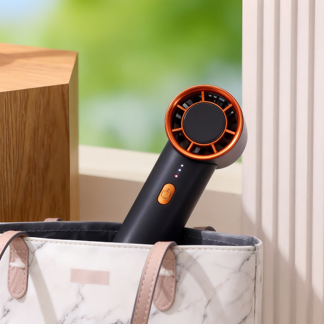 Håndholdt vifte med justerbare hastigheter og langvarig batteri, perfekt for sommervarmen.