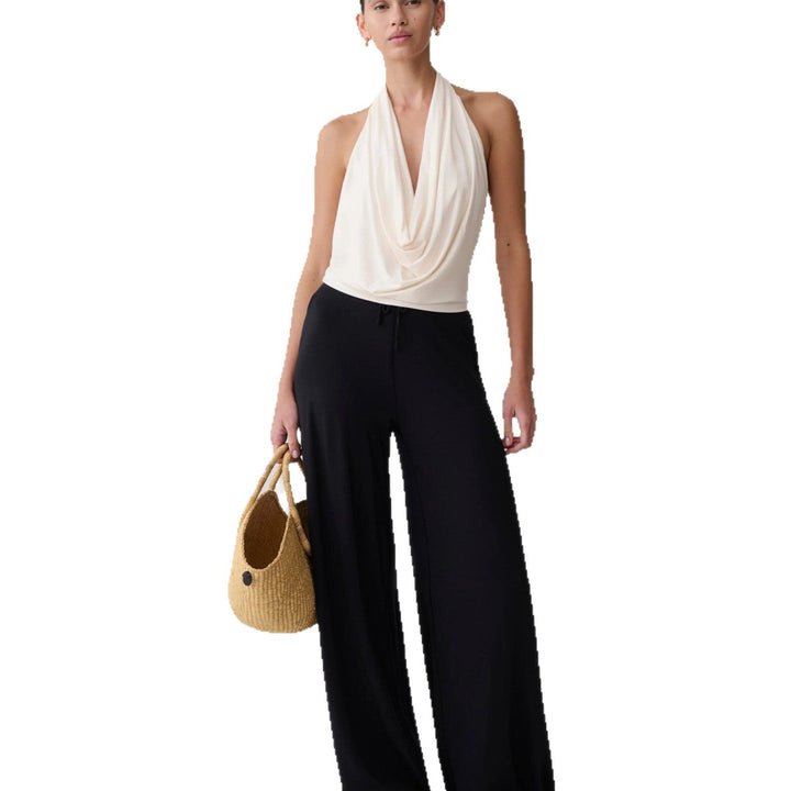 Casual chic halterneck-topp til dame med dyp utringning. Allsidig for sommer, fest og hverdagsmote.