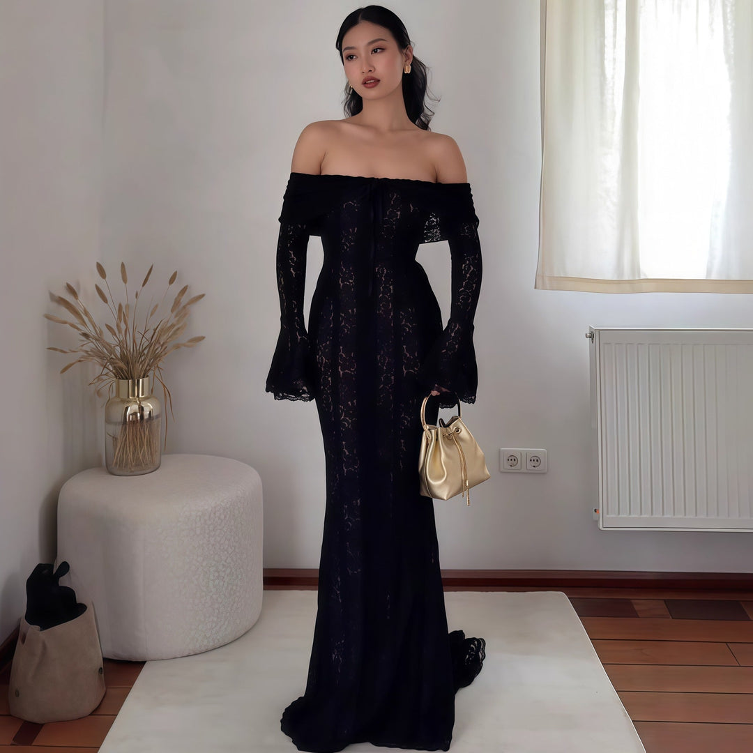 Attraktiv figurnær off-shoulder kjole for damer. Fremhever femininiteten elegant og stilig.