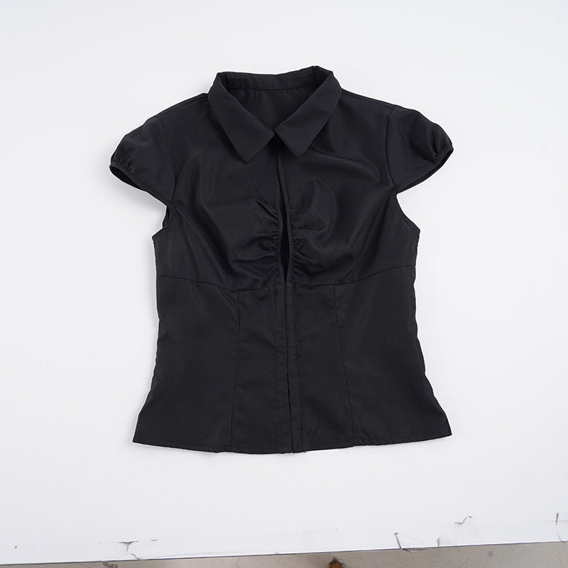Trendy dame skjorte med rynker og kortermet design, perfekt for sommer og hverdag.
