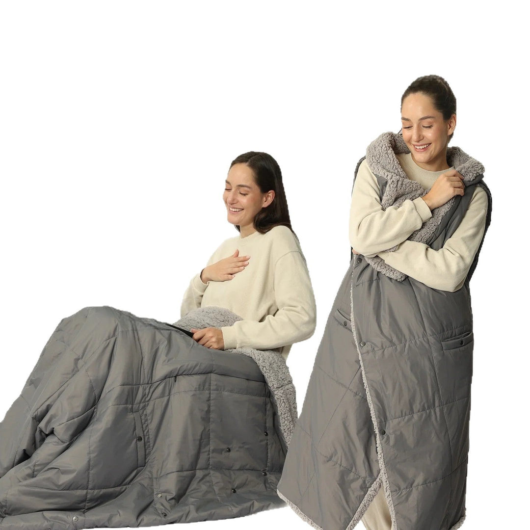 Koselig dame varmekåpe/teppekåpe for hjemmekos. Myk og behagelig soveposekåpe for kalde kvelder.