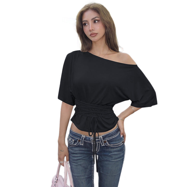 Allsidig one-shoulder overdel til kvinner. Elegant og trendy topp som passer til en rekke anledninger.