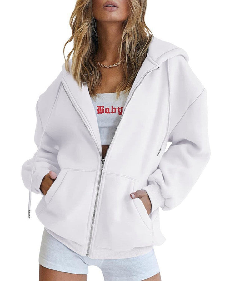 Hettegenser til dame, oversized modell med praktiske lommer. Komfortabelt fritidsplagg for alle aldre.