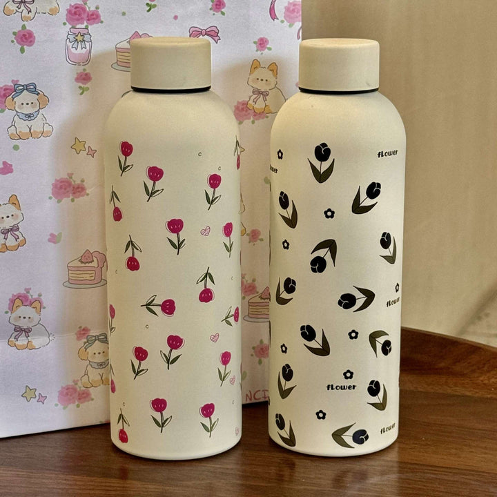 Rosa isolert termos, 500ml, med unikt blomsterdesign. Gjenbrukbar og miljøvennlig drikkeflaske.