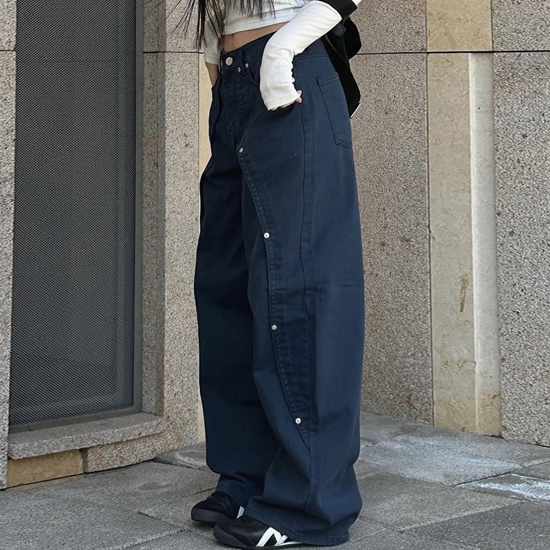 Dame utility-bukser i blått med vide ben, designet for komfort og en moderne, avslappet look.