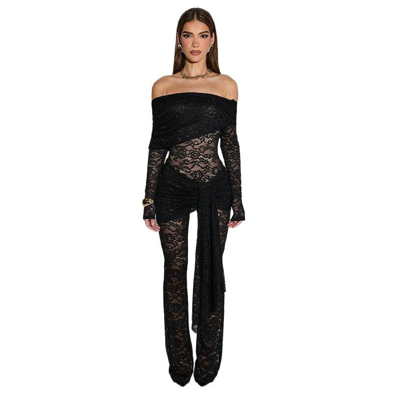 Stilig svart spissbody for kvinner med skuldrefri halslinje og elegant, myk drapering.