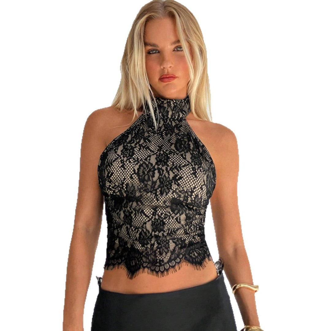 Stilfull svart damebluse med høy hals og elegante detaljer. Tidløs topp for selskap og fest.