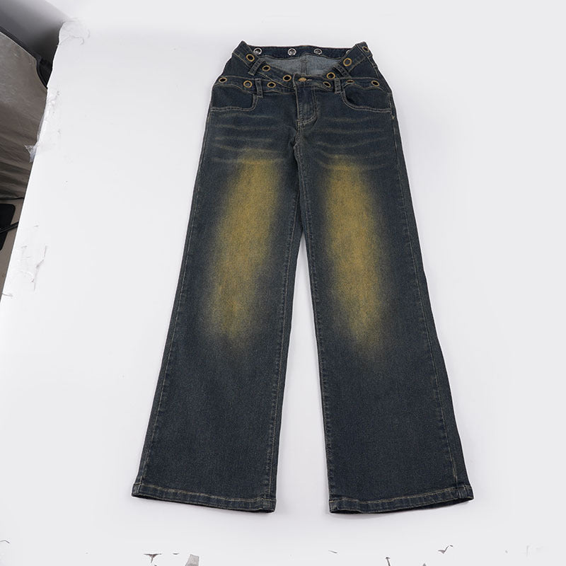 Bakside av romslige blå damejeans, ideell for avslappet fritid og komfortabel hverdag.