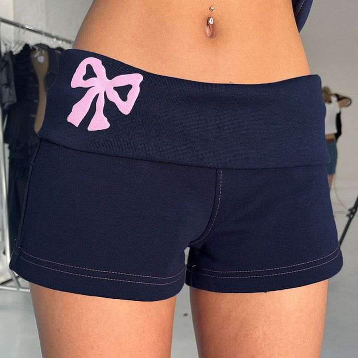Myke og komfortable fritidsshorts med høy midje for dame. Ideell for avslapning eller lette sommeraktiviteter.