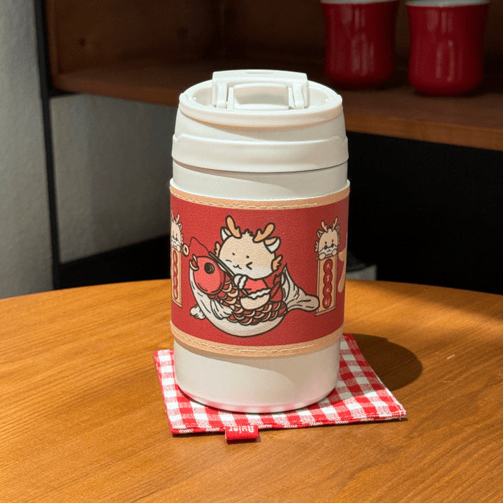 Robust 500 ml isolert kaffekopp for dame. Perfekt for pendling, holder kaffen varm i timevis. [[lstfy-media:5]]