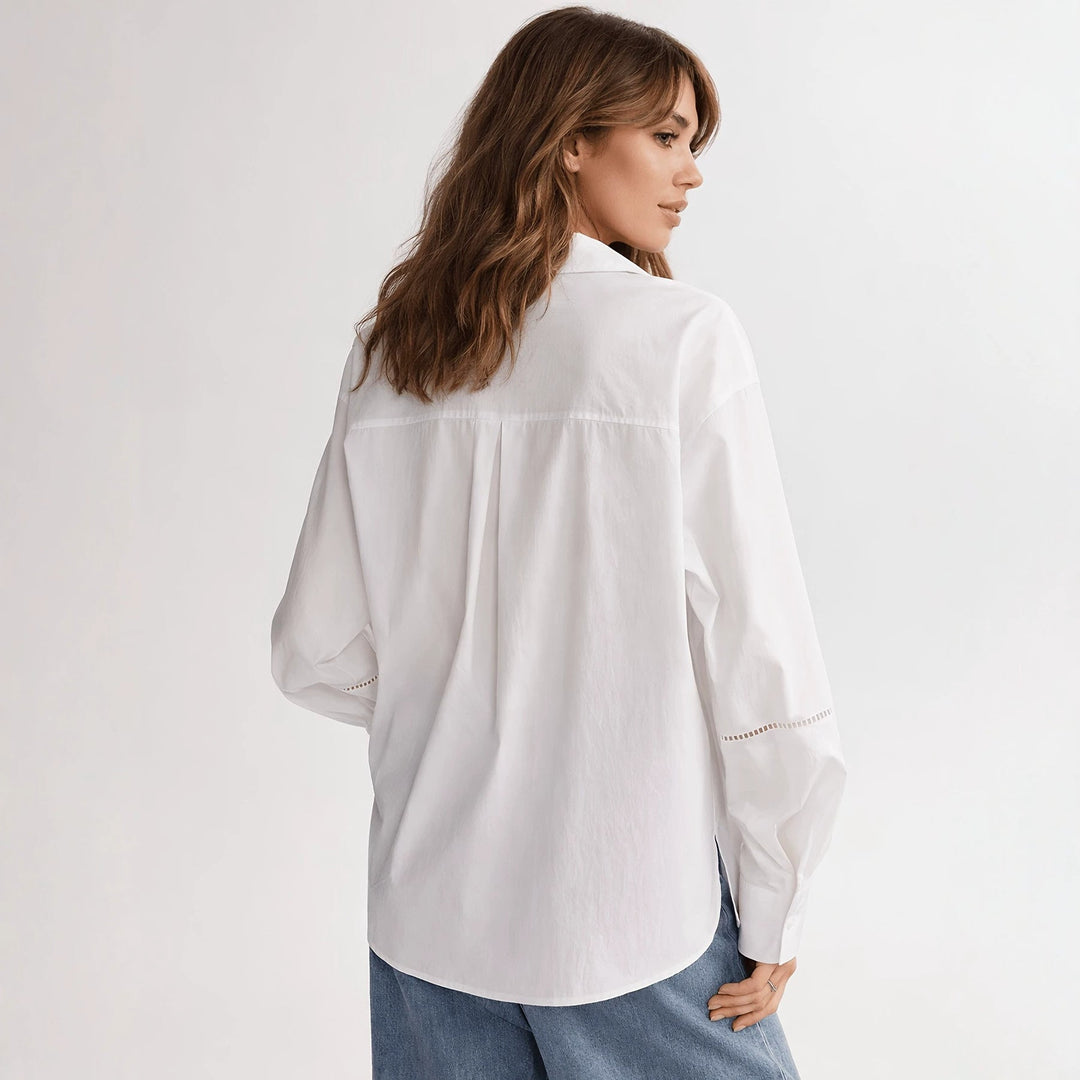 Elegant damebluse med stilfullt broderi, perfekt for kvinner. En allsidig vår/sommer topp for formell/hverdag.