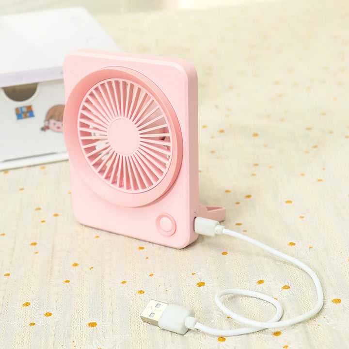 Praktisk desktopvifte for kontoret. Liten USB-vifte sikrer avkjøling på varme dager.