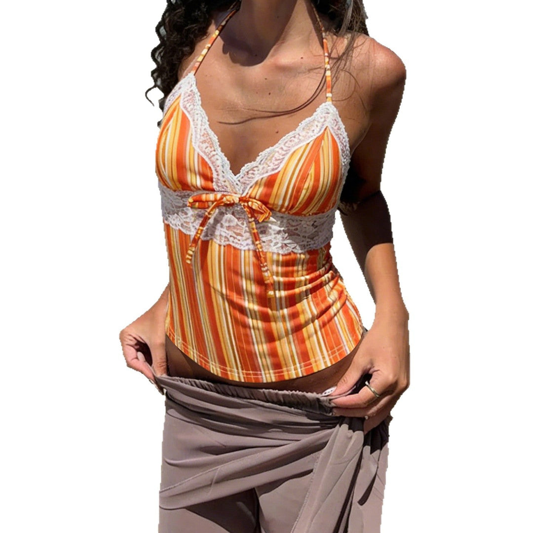Dame trendy heklet sommertopp, perfekt som strandtopp for ferie. Elegant design og behagelig for solfylte dager.