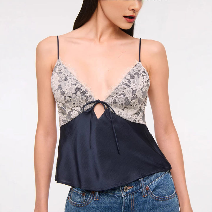 Lett og luftig nattkjole i sateng. Perfekt som soveklær eller elegant loungewear for hjemmet.