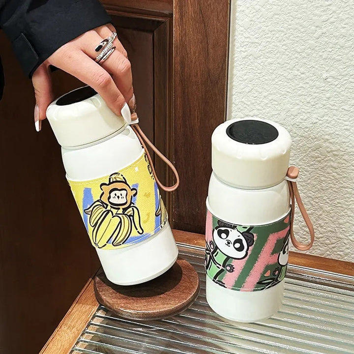 Lekker 400ml drikkeflaske for dame, hvit med unikt panda-design, perfekt for hverdagsbruk.
