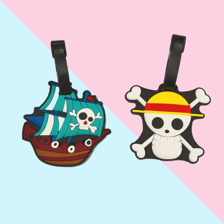 Eventyrlig piratskips bagasjelapp, ideell for barn og voksne. Festes enkelt på koffert for trygg reise.