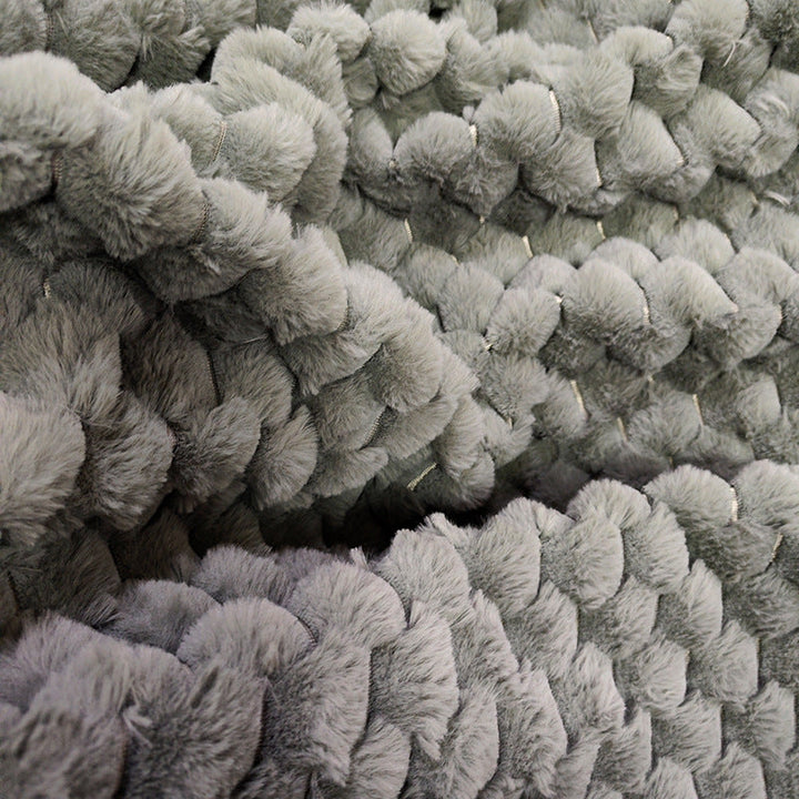 Grått fleece teppe med bikubemønster. Mykt og varmt sofadekke og sengeteppe for komfortabelt hjemmetekstil.