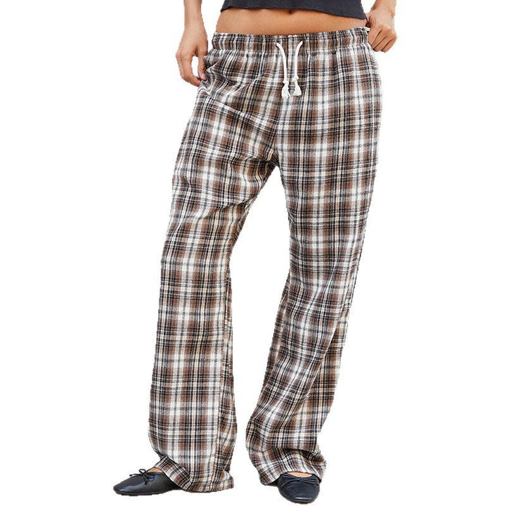 Komfortabel og avslappet damebukse med rutemønster, egnet som pyjamas eller strandbukse.