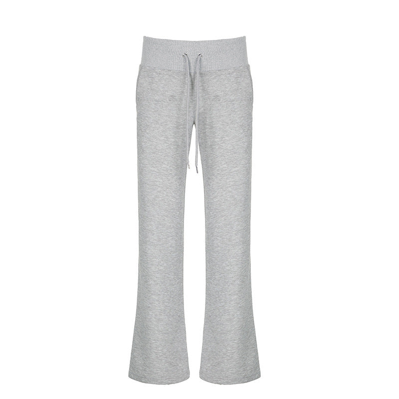 Grå dame joggebukse med utsvingte ben og justerbar midje. Komfortable og stilfulle flared sweatpants for alle dager.