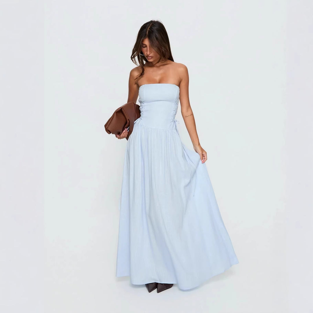 Komfortabel sommer maxikjole for dame med flatterende off-shoulder og feminine volanger, ideell for fritid.