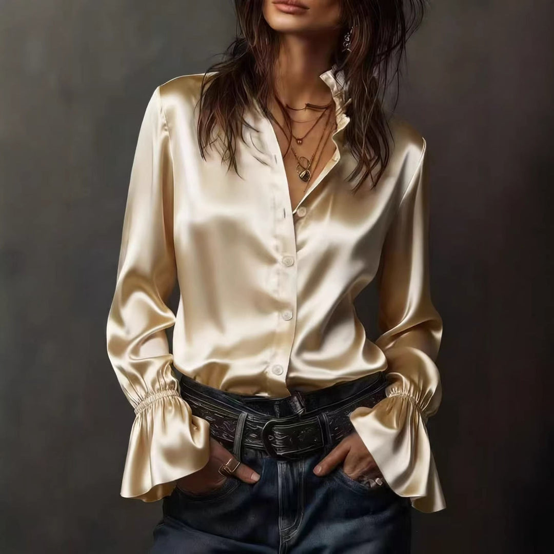 Trendy damebluse med rysjer og lange ermer, perfekt for en moderne og stilig kontorstil. Vår/sommer.