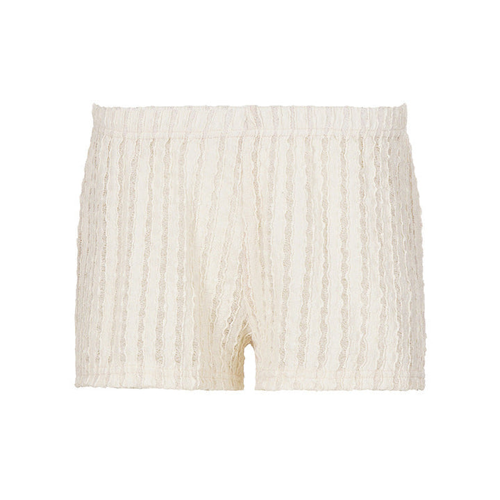 Moderne og feminine hvite spisshorts for kvinner. Allsidig stil som kombinerer komfort og eleganse om sommeren.