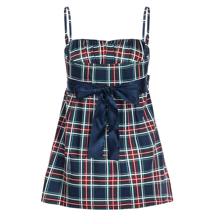 Tidløs rutete sommerkjole med sløyfedetalj, en lett og elegant damekjole som passer til enhver anledning.