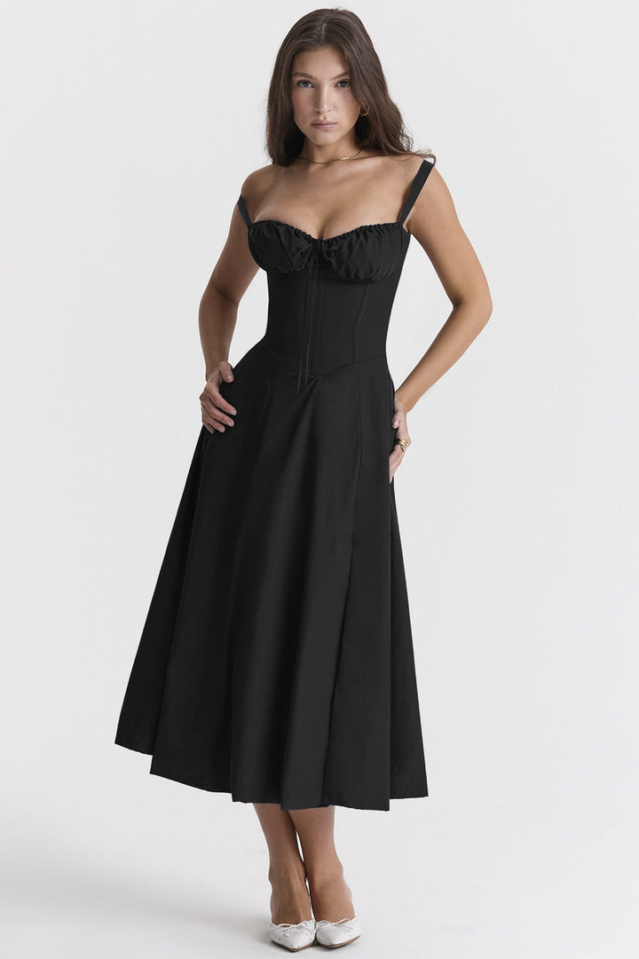 Komfortabel midjeformende kvinnekjole, elegant for sommerens begivenheter og varme dager.