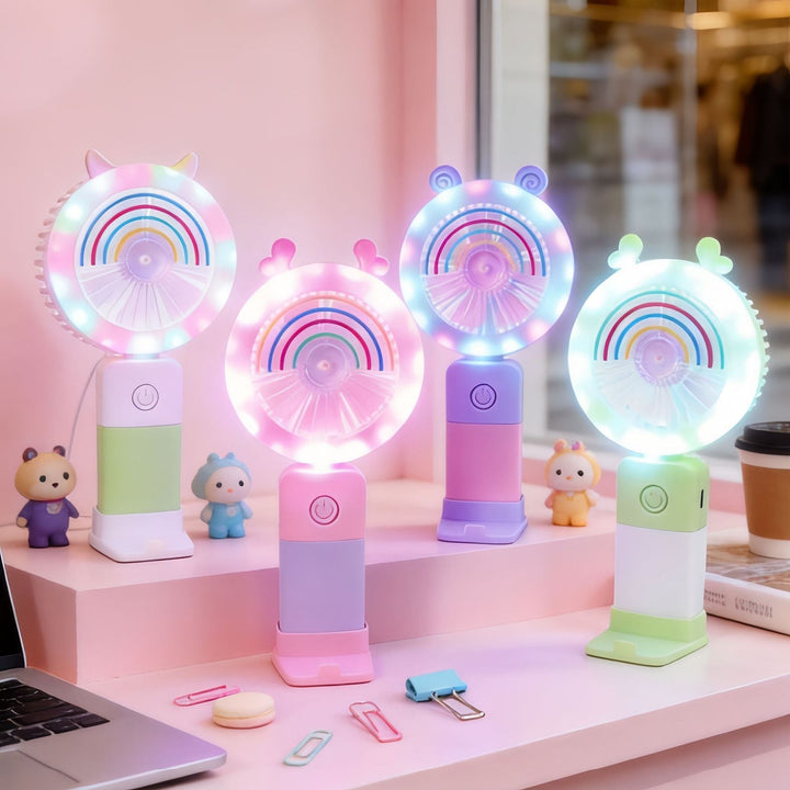 Praktisk håndvifte med LED-lys, tilbyr effektiv kjøling og et stilig design. Perfekt for varme dager.