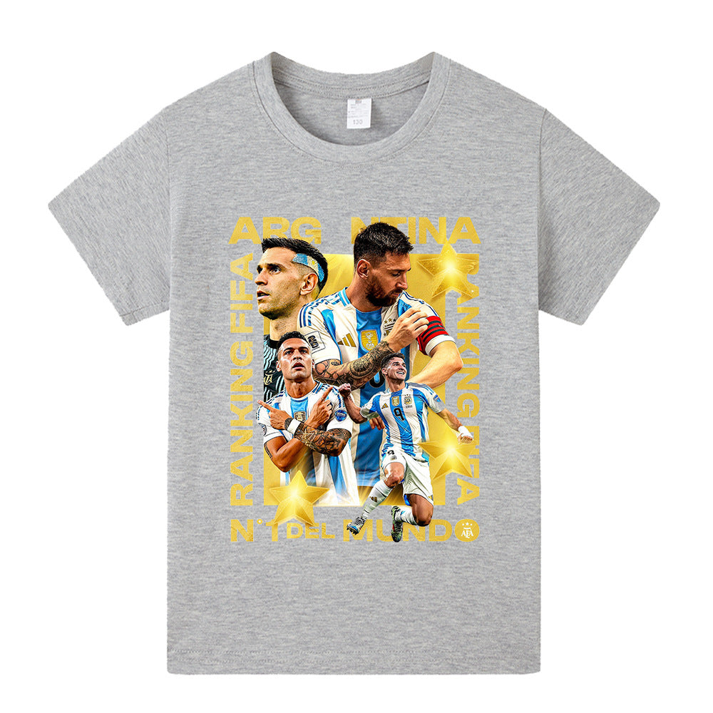 Lett og luftig Messi fotball t-skjorte for barn, flott for sommerdager og utelek.