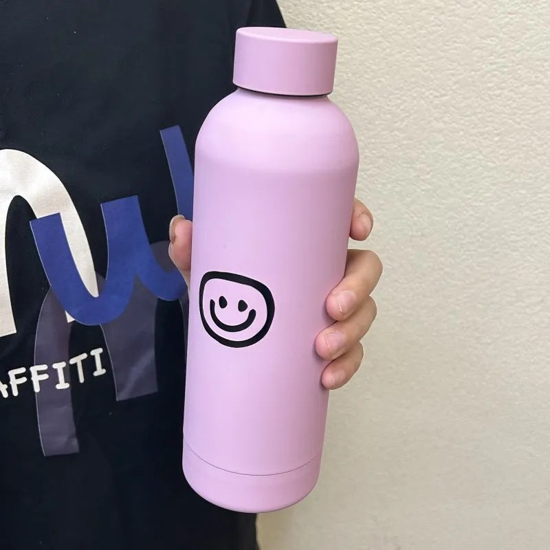 Bærbar termosflaske med lekent smiley-design, 500ml for kvinner. Holder drikken varm/kald.