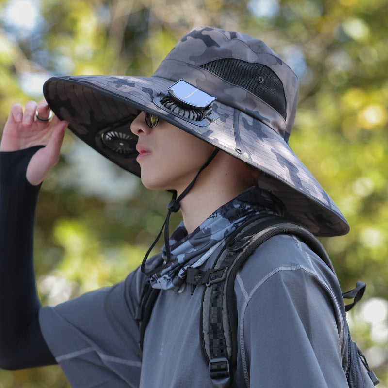 Komfortabel unisex turhatt med integrert vifte for varme dager utendørs.
