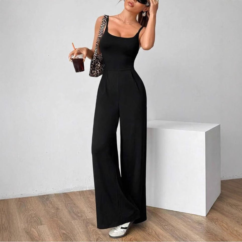 Elegant svart damejumpsuit med vide ben og flatterende passform. Perfekt for fest, kveldsantrekk & sommerstil.