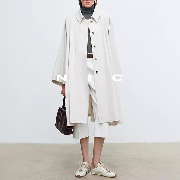 Salvievgrønn avslappet trenchcoat for damer, oversized ermer, elegant yttertøy for vår/høst.